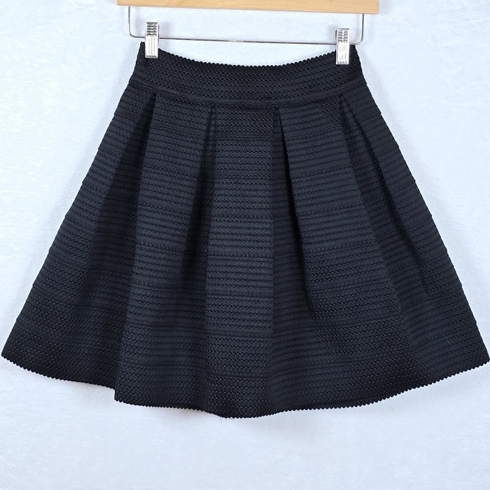 ​​​Express Textured Pleated Skater Mini Skirt Fit & Flare High Waist Knit Sz. XS